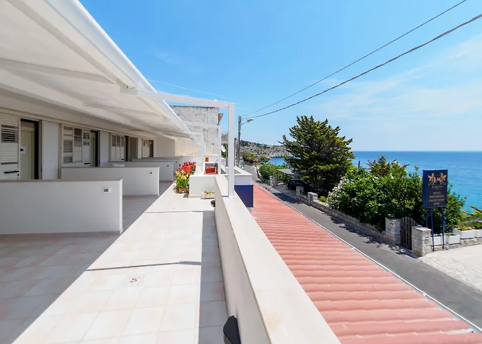 Lamanna's Castro Marina